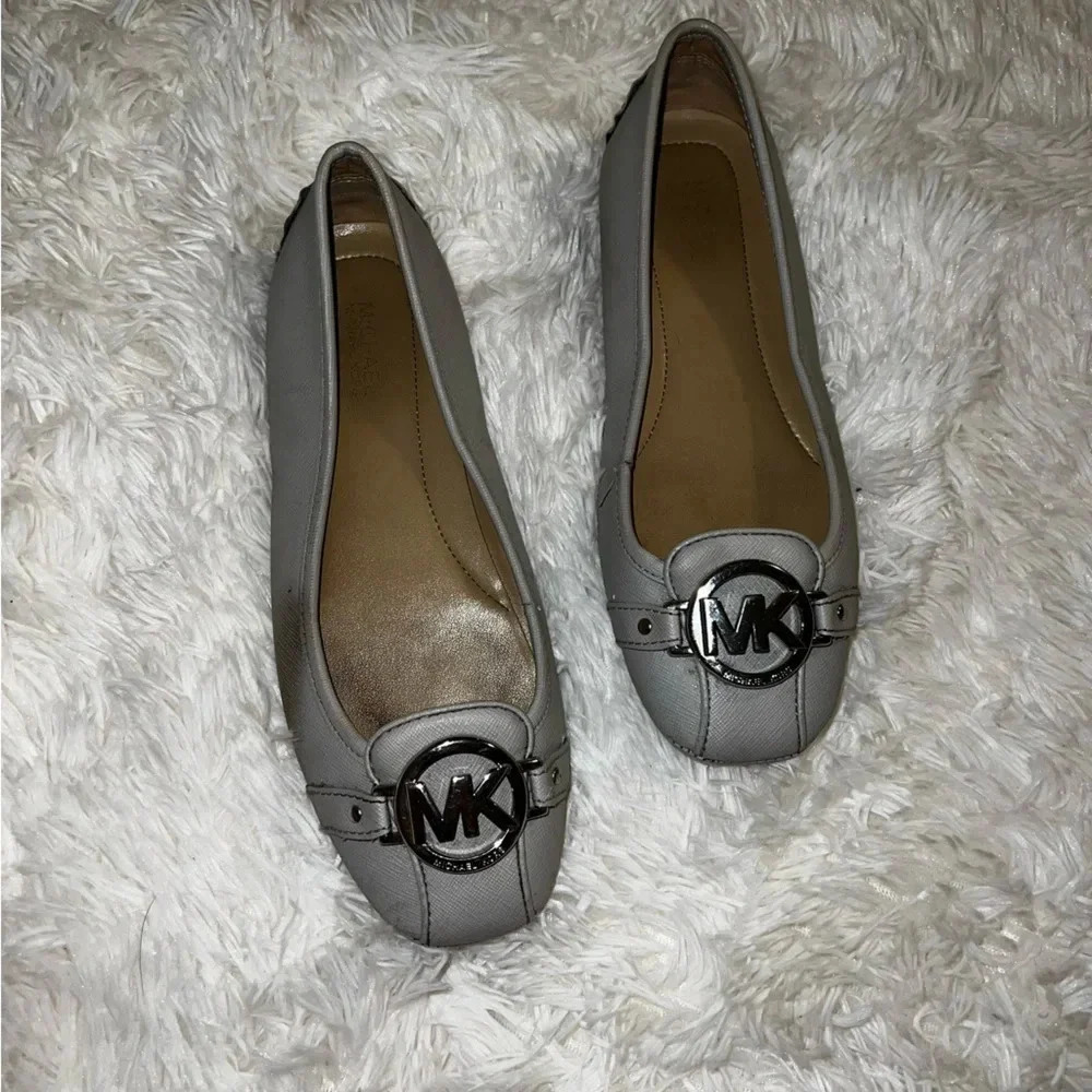Gray Michael Kors Flats Size 6